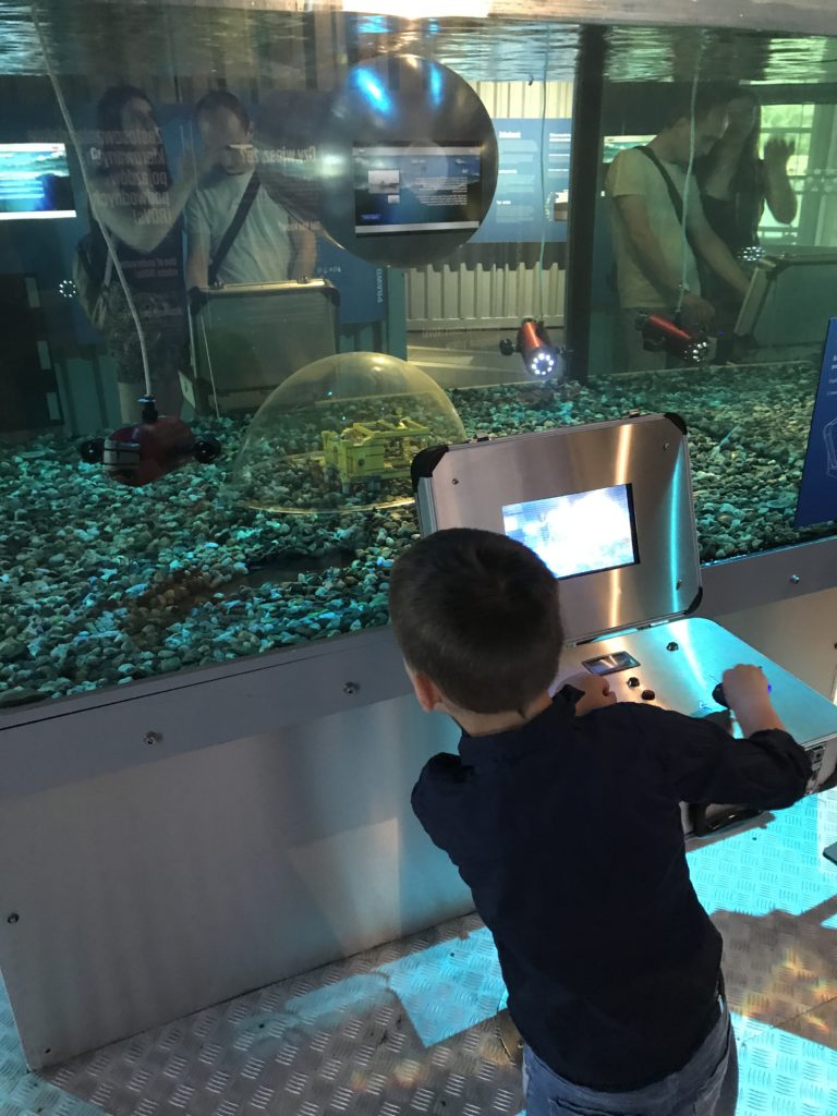 Centrum Nauki Kopernik: sterowanie łodzią podwodną