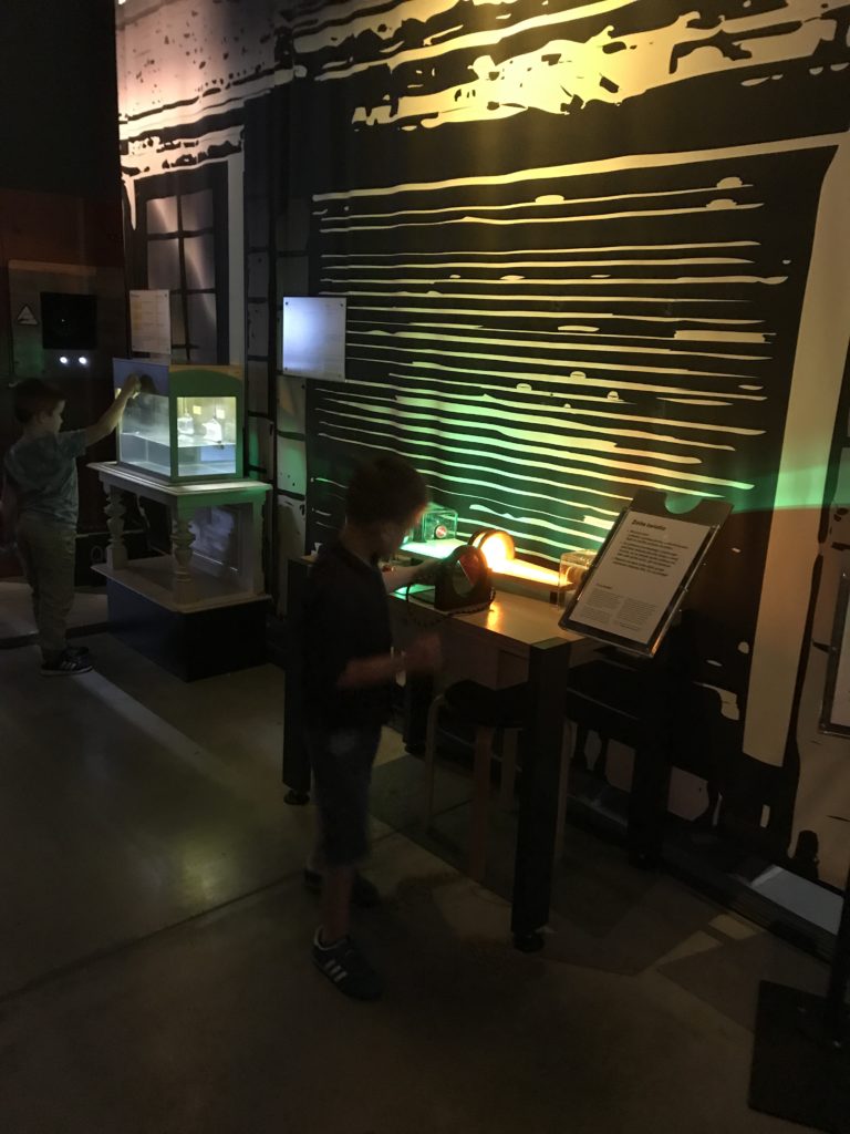 Centrum Nauki Kopernik: żółte światło