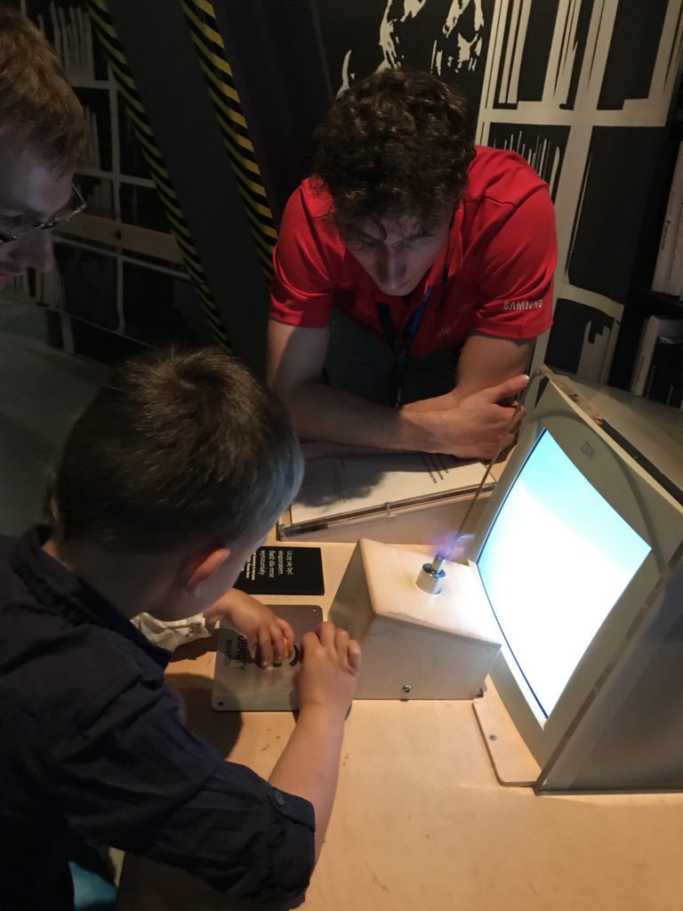 Centrum Nauki Kopernik: animatorzy CNK zawsze do dyspozycji osób zwiedzających