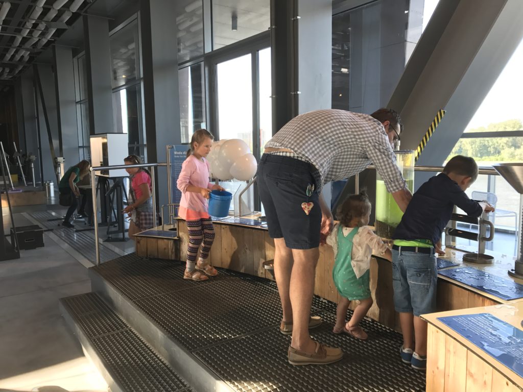 Centrum Nauki Kopernik: zabawy z cieczami