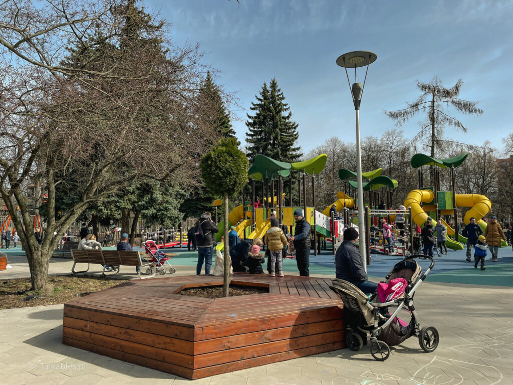 Plac zabaw w Parku w Pruszkowie - 4
