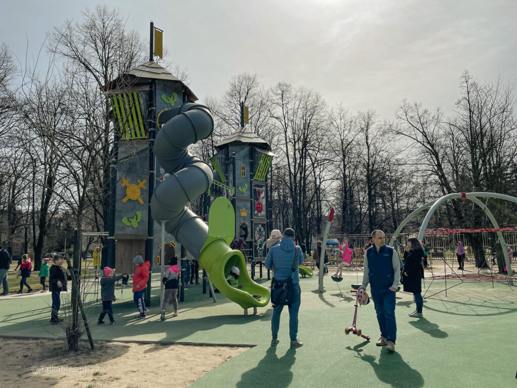 Plac zabaw w Parku w Pruszkowie - 10