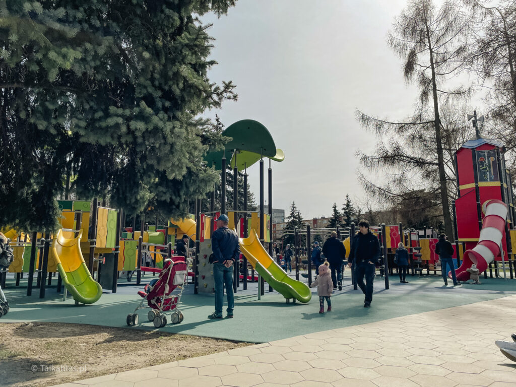 Plac zabaw w Parku w Pruszkowie - 11