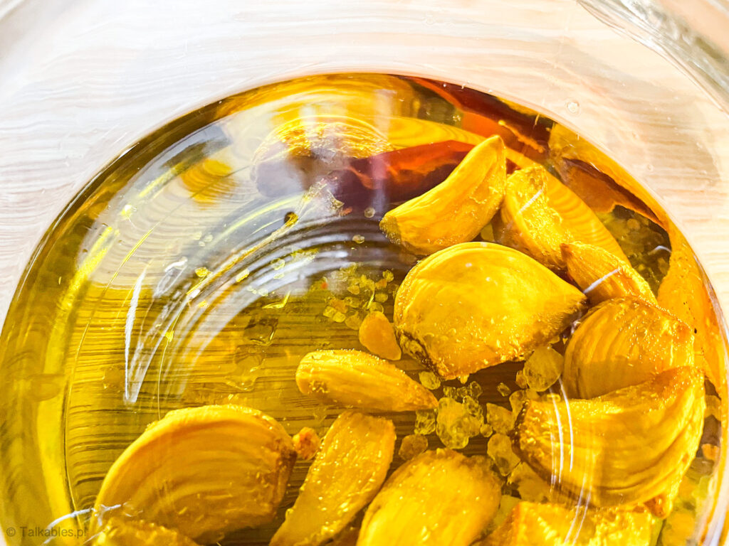 oliwa aromatyzowana pieczonym czosnkiem - talkables -3