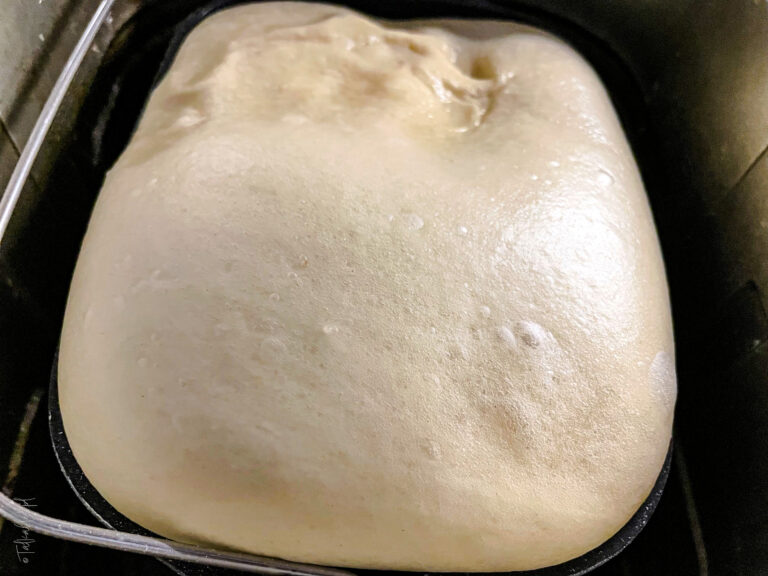 drożdżowe ciasto ze śliwkami i migdałową kruszonką - talkables-06