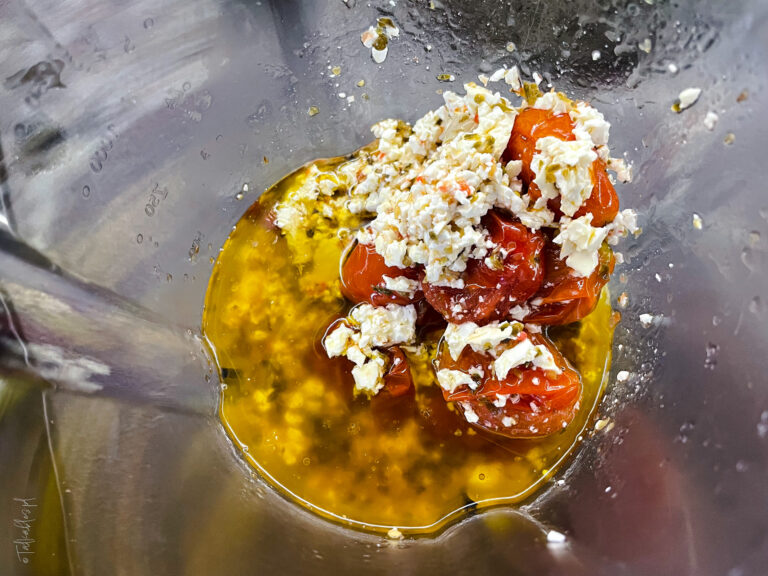makaraon w sosie z pieczonych pomidorków z cukinią - talkables-09