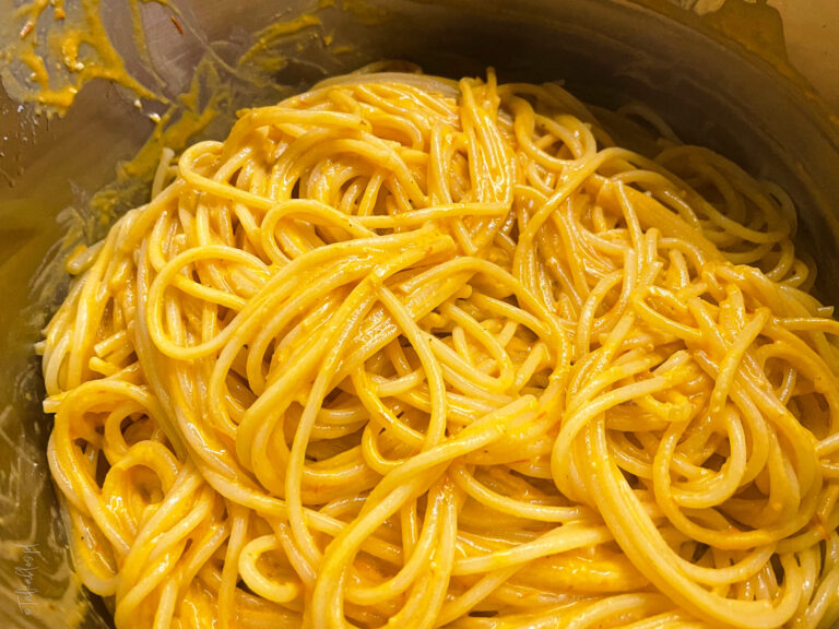 makaraon w sosie z pieczonych pomidorków z cukinią - talkables-12